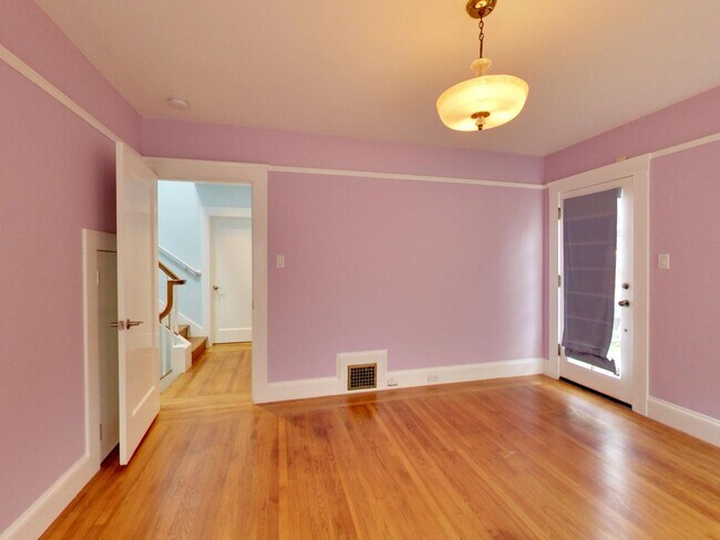 Building Photo - Stunning 4BR/3BA Home with Office, Laundry...