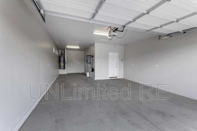 Building Photo - 1380 Warbler Wy
