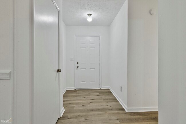 Building Photo - 130 Running Bear Trl