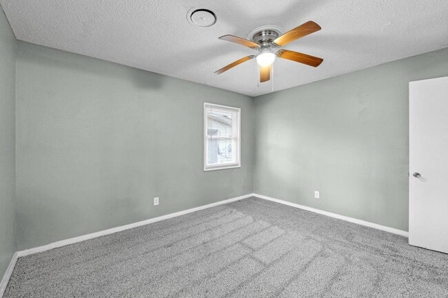 Building Photo - 2226 Raleigh Dr