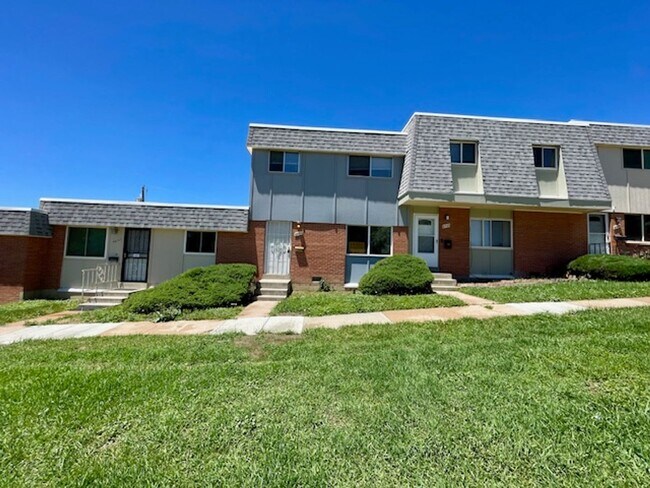 Building Photo - Thornton 2-Story Townhome
