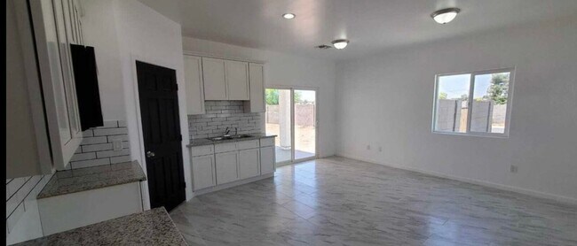 Building Photo - Charming 4BR House in Casa Grande
