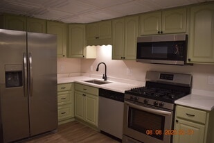 Building Photo - 13 Carman St