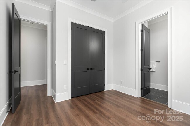 Building Photo - 805 Naples Dr