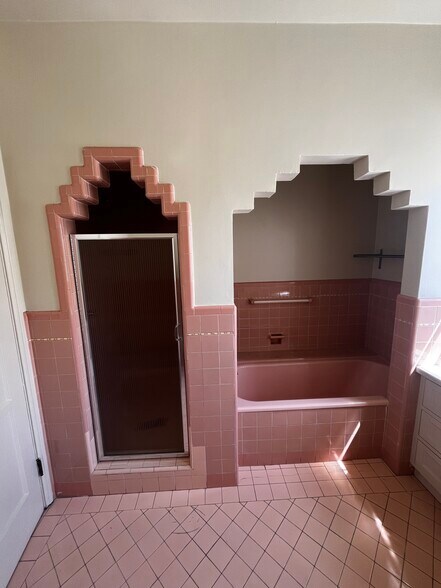 Building Photo - 189 S Martel Ave