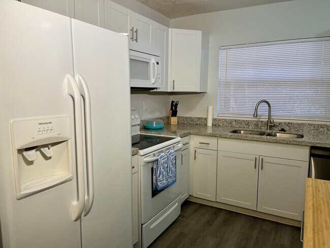 Building Photo - 11315 SW 123rd Ave