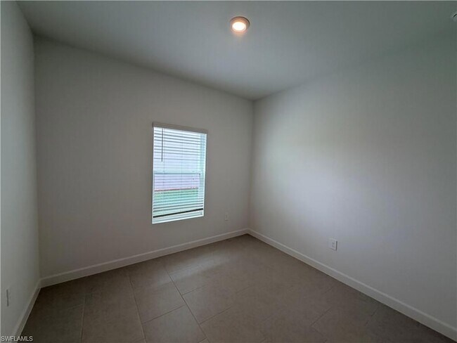 Building Photo - 3917 Passion Vine Dr