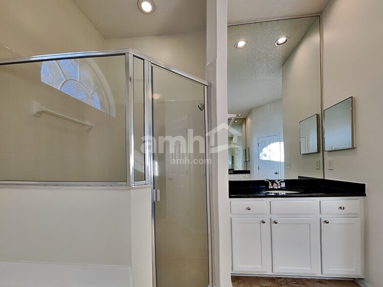 Building Photo - 125 Whisper Ridge Dr