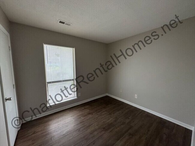 Building Photo - Nice 3 bedroom 2 bath home in Mint Hill!
