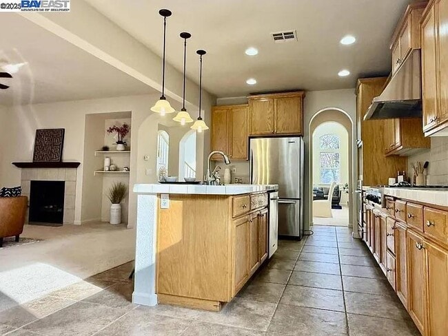 Building Photo - 3017 Roslyn Dr