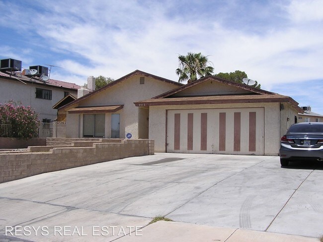 Primary Photo - 3 br, 2 bath House - 5592 W TWAIN AVE