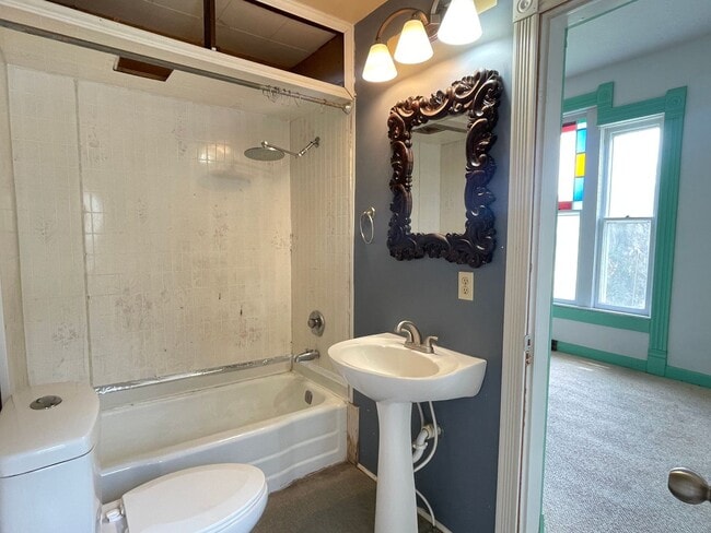 Building Photo - 4/2 bedroom house in republic