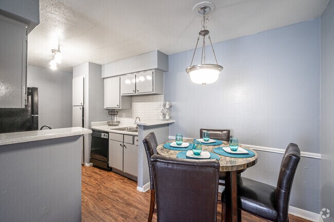 2BR, 1BA - 807SF - Casa Nube