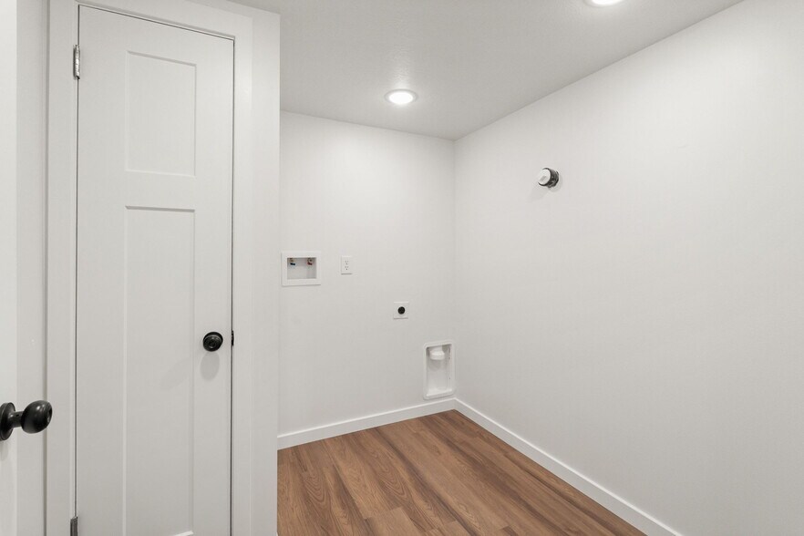 Building Photo - 1578 E 100 N
