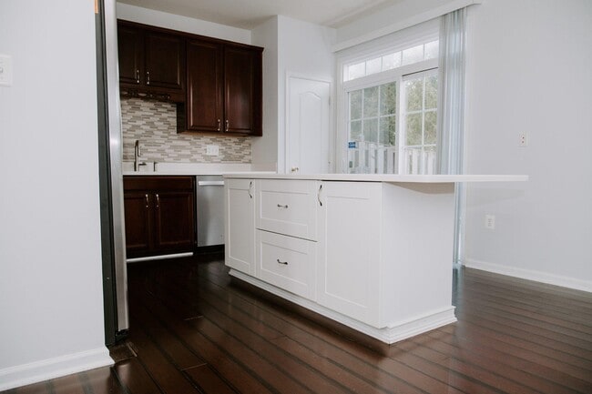 Building Photo - 110 Quinton Oaks Cir