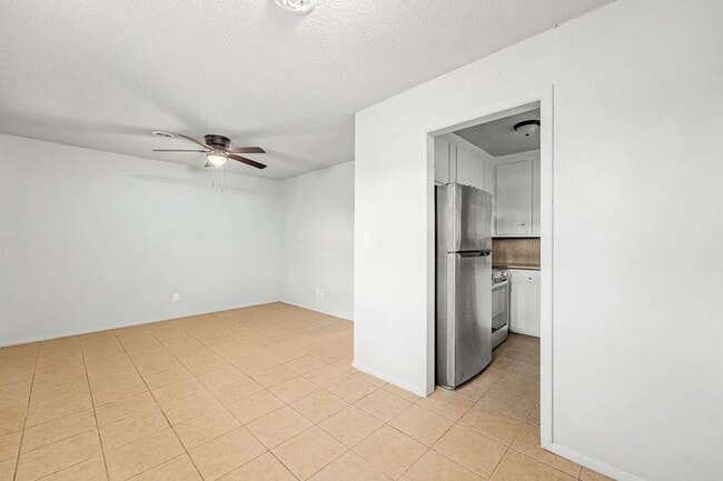 Building Photo - 911 S 10th St