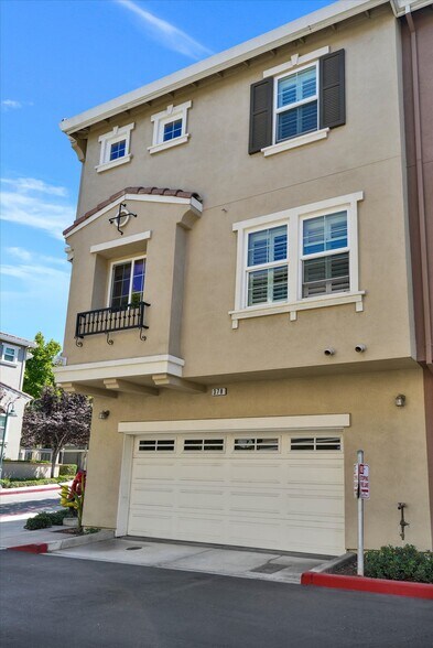Building Photo - 378 Olive Hill Dr