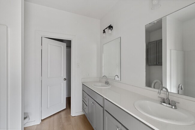 Building Photo - 5708 Kemper St