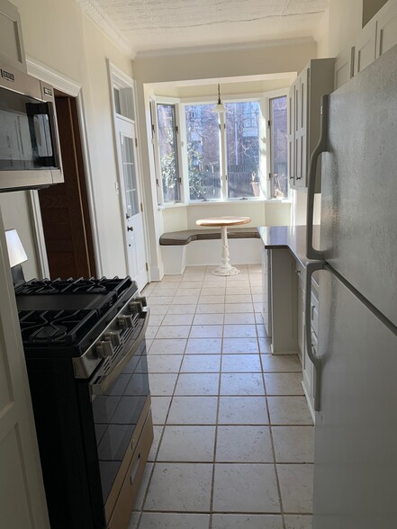 Kitchen - 3322 17th St NW