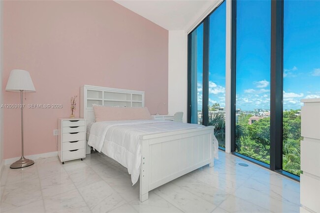 Building Photo - 2821 S Bayshore Dr