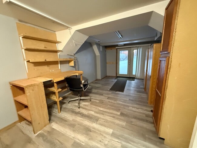 Building Photo - Spacious 3-Bedroom, 2-Bath Home, 2 Car Garage, Just Outside of Town – Pets Welcome!