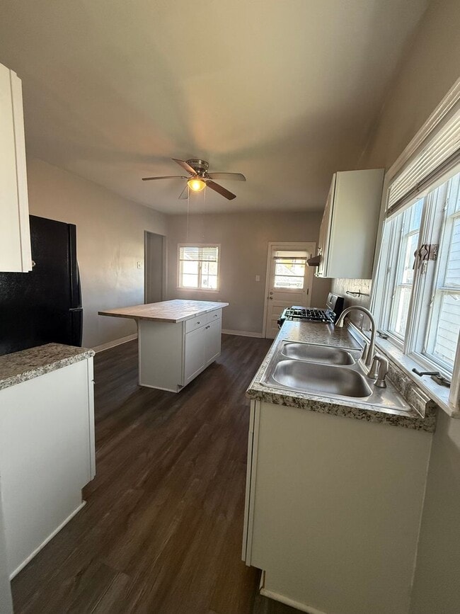 Building Photo - 3 Bed 1 Bath- Rochester PA