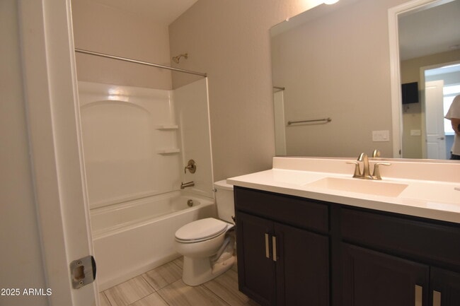 Building Photo - 250 E Wisteria Dr