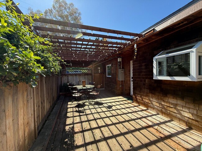 Building Photo - 507 Pullman St