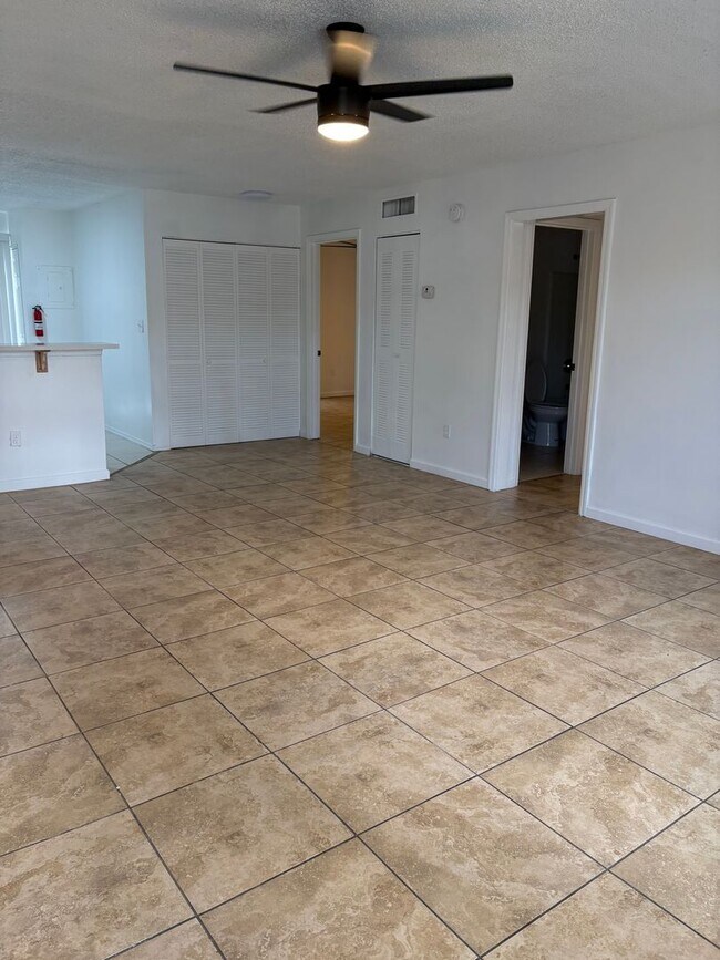 Building Photo - Newly remodeled 2/2 condo Winter Park  $300. incentive for move in by 6/15/2026