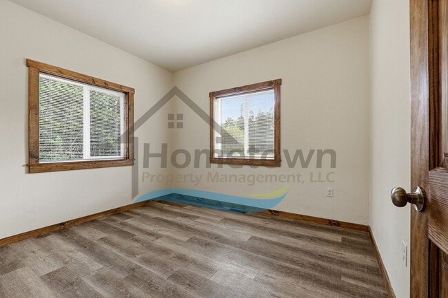 Building Photo - 130 Countryside Ln