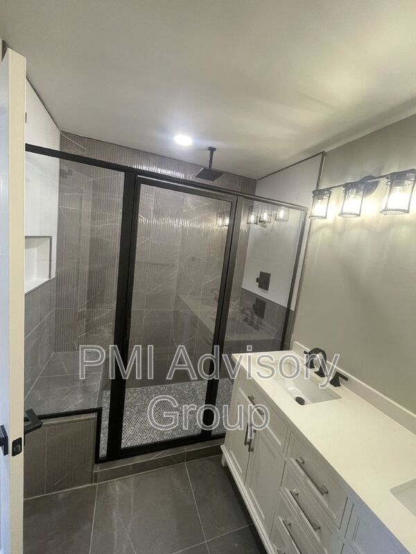 Building Photo - 7416 SW 27th St