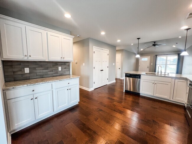 Building Photo - Single-Family Home in Hopkinsville with Fe...