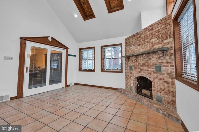 Primary Photo - 2939 W Germantown Pike