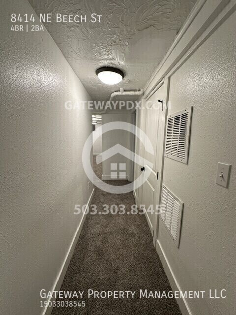 Building Photo - 8414 NE Beech St