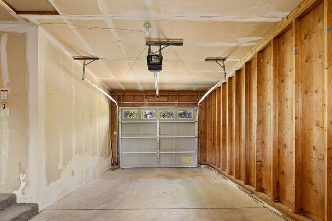 Building Photo - 2bd, 1b Cozy Home awaits in Boise Bench!