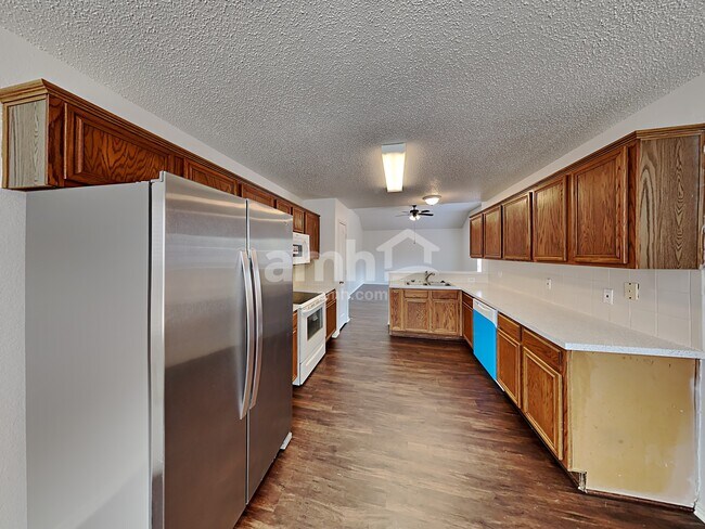 Building Photo - 736 Trees Dr