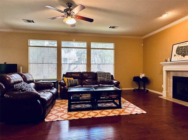 Building Photo - 8300 Alvin High Ln