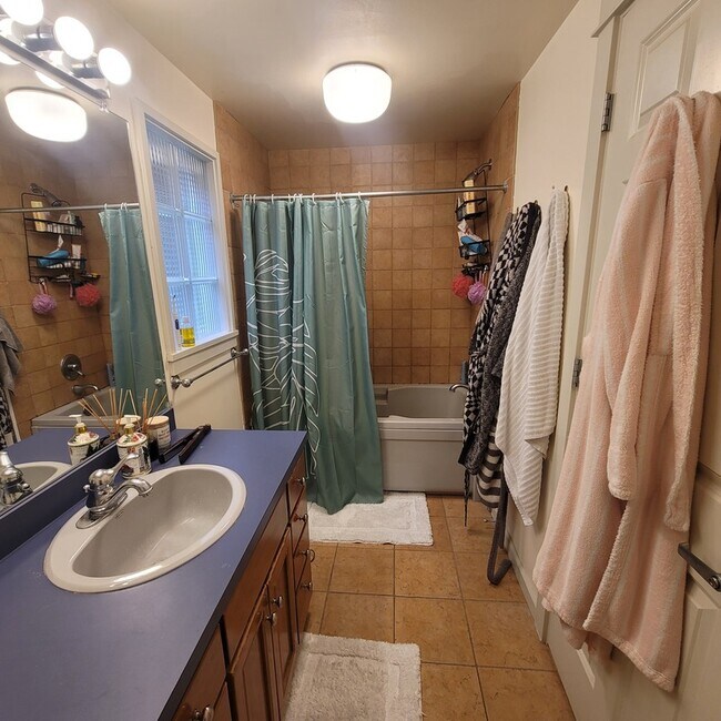 Building Photo - 2012 Minor Ave E