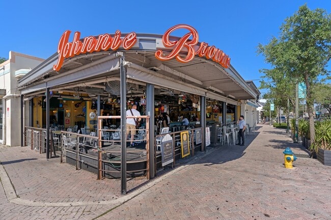 Building Photo - 825 Egret Cir