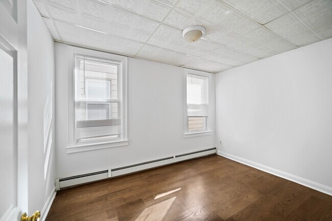 Building Photo - 278 Winfield Ave