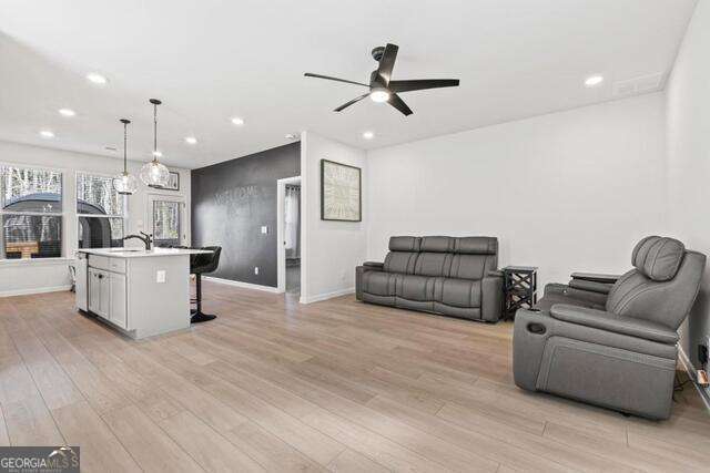 Building Photo - 165 Tulip Dr