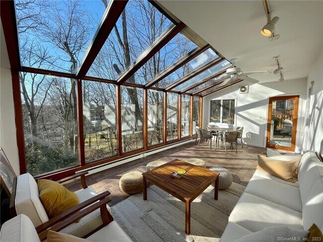Building Photo - 27 Hollow Tree Ridge Rd