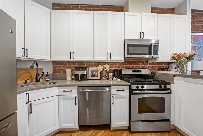 Building Photo - 123 Willow Ave