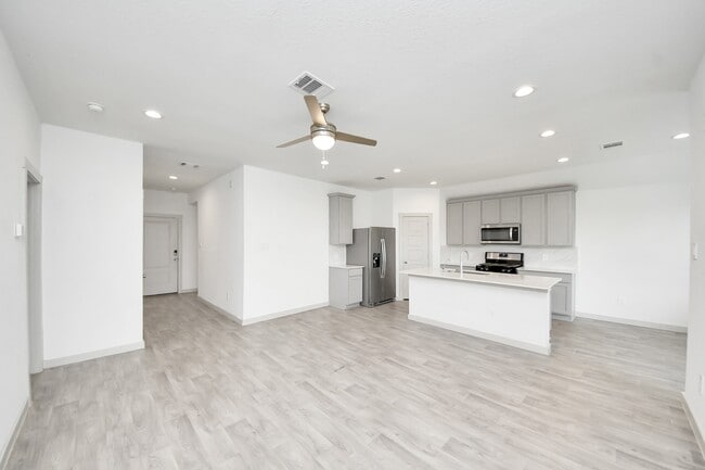 Building Photo - 7923 Cattleman Vly Dr