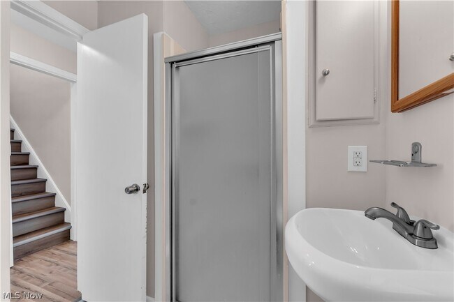 Building Photo - 6911 Farnsworth Dr
