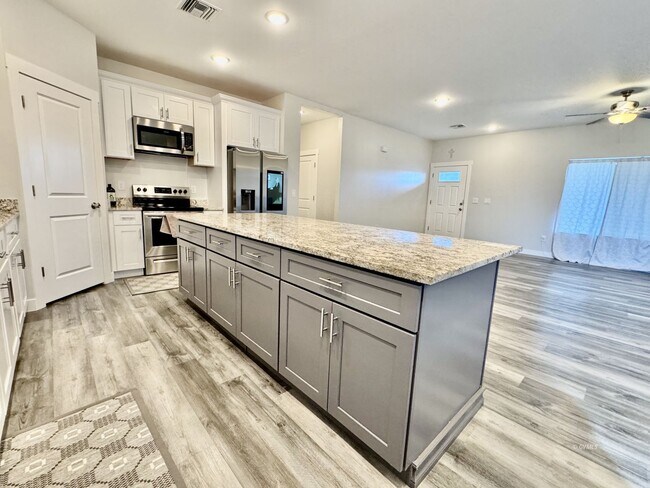 Building Photo - 860 S Flagstone Wy