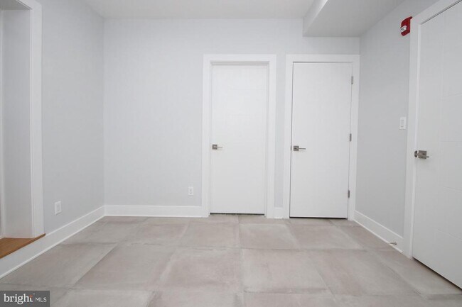 Building Photo - 810 N Uber St