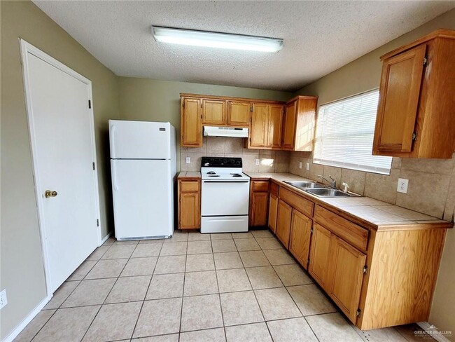 Building Photo - 11 Flamingo Ave