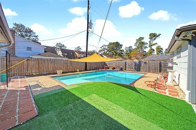 Building Photo - 11703 Parkriver Dr