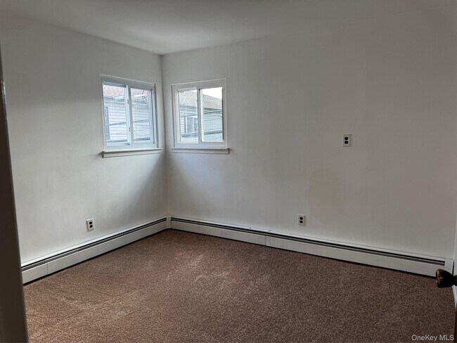 Building Photo - 113 Maple Blvd